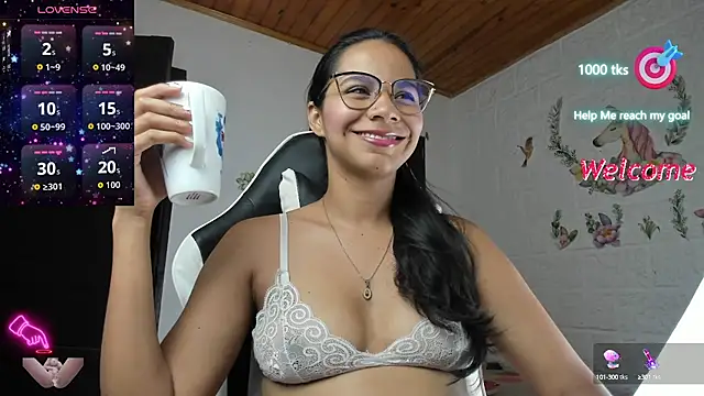 Snapshot of alisson_hoffman05 chatting on October 9, 9:30 pm alisson hoffman05 online show from October 9, 9:30 pm