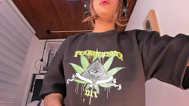 tylla  online show from January 12, 3:23 am