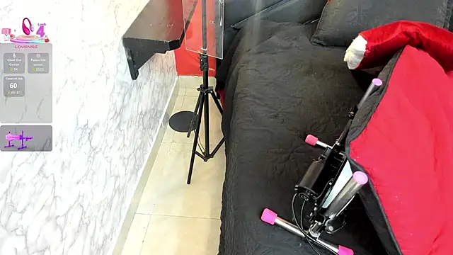 IVISBOUNCYASS online show from March 13, 12:50 pm