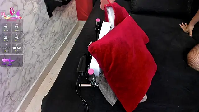 IVISBOUNCYASS online show from April 11, 1:37 pm