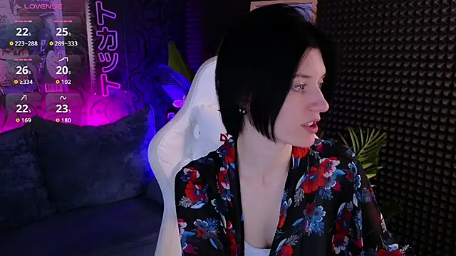 Snapshot of roxy_riot_ chatting on October 23, 1:33 am roxy riot online show from October 23, 1:33 am