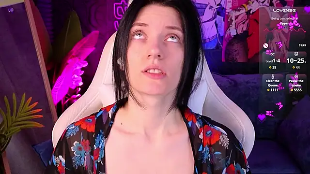 Snapshot of roxy_riot_ chatting on October 18, 2:14 am roxy riot online show from October 18, 2:14 am