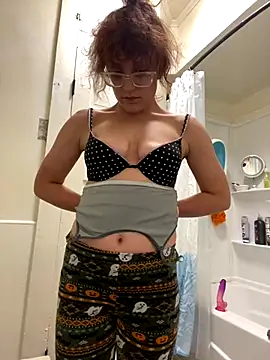 Snapshot of grassXass420 chatting on October 26, 9:27 am grassXass420 online show from October 26, 9:27 am