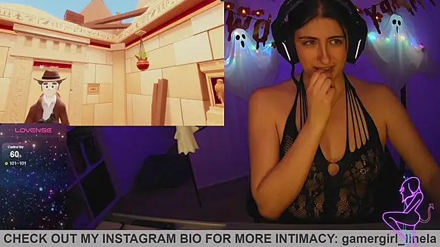 Snapshot of Gamergirl-Linela chatting on October 26, 9:32 pm Gamergirl-Linela online show from October 26, 9:32 pm