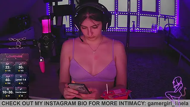 Snapshot of Gamergirl-Linela chatting on October 5, 4:45 pm Gamergirl-Linela online show from October 5, 4:45 pm