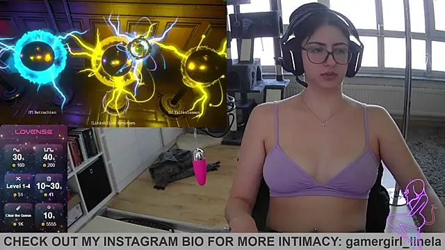 Snapshot of Gamergirl-Linela chatting on October 21, 9:46 am Gamergirl-Linela online show from October 21, 9:46 am