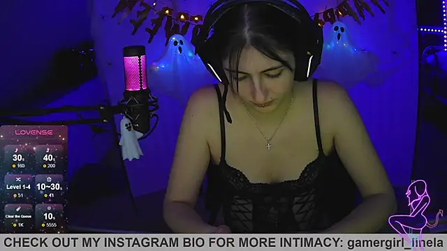 Snapshot of Gamergirl-Linela chatting on October 23, 8:59 pm Gamergirl-Linela online show from October 23, 8:59 pm