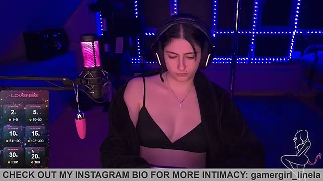 Snapshot of Gamergirl-Linela chatting on September 22, 11:47 pm Gamergirl-Linela online show from September 22, 11:47 pm