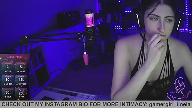 Snapshot of Gamergirl-Linela chatting on October 12, 10:45 pm Gamergirl-Linela online show from October 12, 10:45 pm