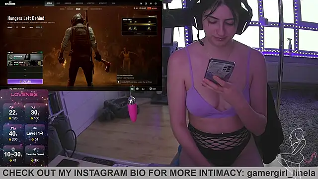 Snapshot of Gamergirl-Linela chatting on October 4, 4:00 pm Gamergirl-Linela online show from October 4, 4:00 pm