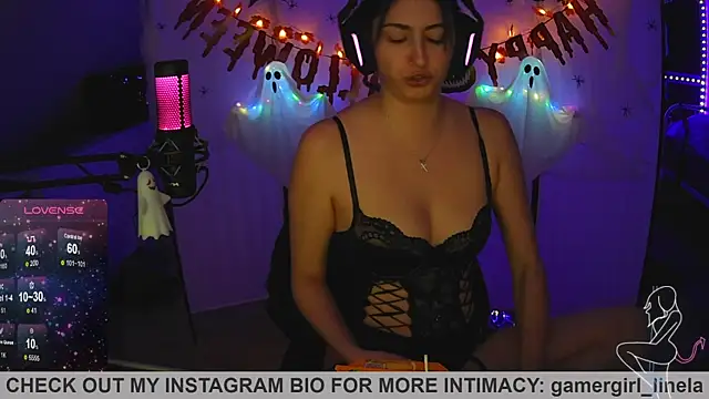 Snapshot of Gamergirl-Linela chatting on October 22, 8:36 pm Gamergirl-Linela online show from October 22, 8:36 pm