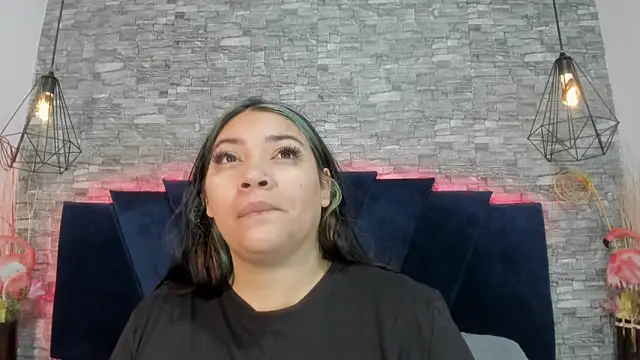 Sophia Brunett online show from April 11, 11:47 am