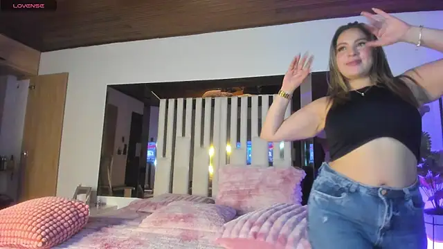 Snapshot of Cloee_Rainbow1 chatting on October 21, 1:04 pm Cloee Rainbow1 online show from October 21, 1:04 pm