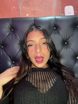 Skye Moore online show from February 12, 6:09 pm