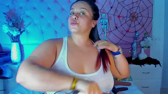 Snapshot of KourtneyEvans chatting on October 24, 7:10 pm KourtneyEvans online show from October 24, 7:10 pm