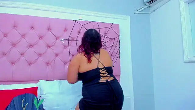 Snapshot of KourtneyEvans chatting on October 15, 6:21 pm KourtneyEvans online show from October 15, 6:21 pm