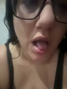 daianaspencer online show from February 9, 8:27 am