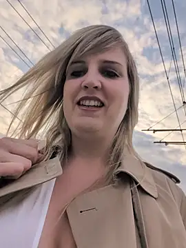 Sexybiene969 online show from April 15, 4:18 pm