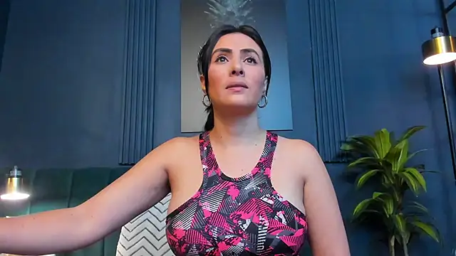 scarlet edwars online show from February 11, 8:10 pm