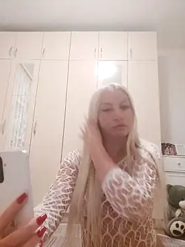 Snapshot of visnjica chatting on October 1, 9:42 pm visnjica online show from October 1, 9:42 pm