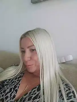 Snapshot of visnjica chatting on October 19, 5:15 pm visnjica online show from October 19, 5:15 pm