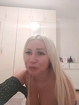 Snapshot of visnjica chatting on October 13, 10:56 pm visnjica online show from October 13, 10:56 pm