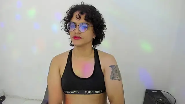 Snapshot of Diane_blossom chatting on October 22, 10:26 pm Diane blossom online show from October 22, 10:26 pm