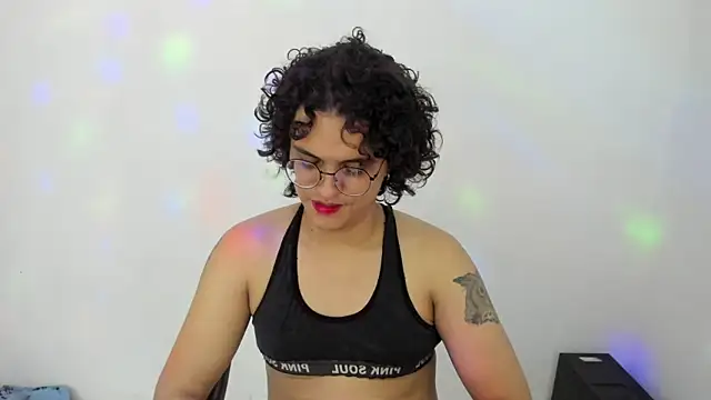 Snapshot of Diane_blossom chatting on October 29, 6:32 pm Diane blossom online show from October 29, 6:32 pm