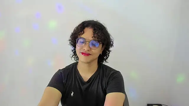 Snapshot of Diane_blossom chatting on October 25, 11:33 pm Diane blossom online show from October 25, 11:33 pm