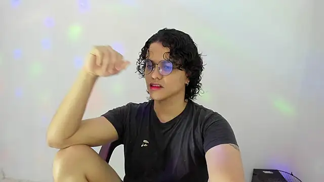 Snapshot of Diane_blossom chatting on October 23, 11:00 pm Diane blossom online show from October 23, 11:00 pm