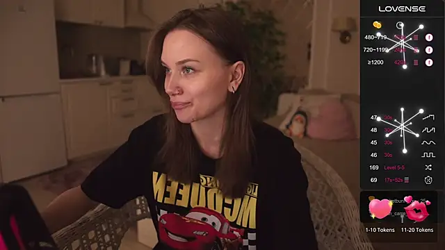 Snapshot of alexa_feels_ chatting on October 26, 6:25 pm alexa feels  online show from October 26, 6:25 pm