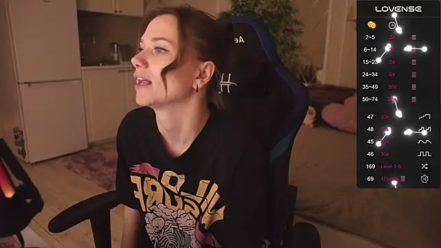 Snapshot of alexa_feels_ chatting on October 19, 6:21 pm alexa feels  online show from October 19, 6:21 pm