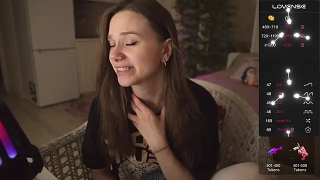 Snapshot of alexa_feels_ chatting on October 2, 4:12 pm alexa feels  online show from October 2, 4:12 pm