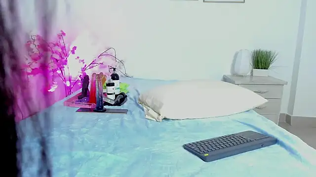 Snapshot of alejandra-cortes chatting on October 17, 12:08 pm alejandra-cortes online show from October 17, 12:08 pm