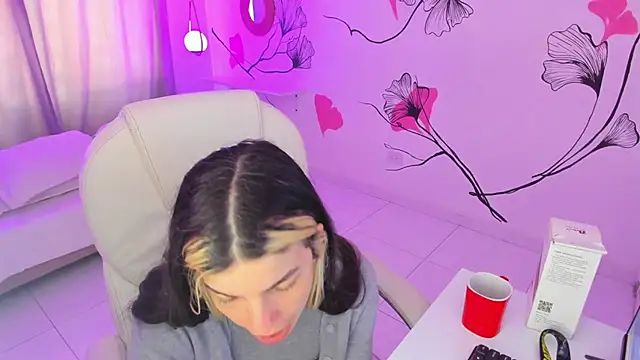 Isabela Fiorelli online show from November 21, 1:35 pm