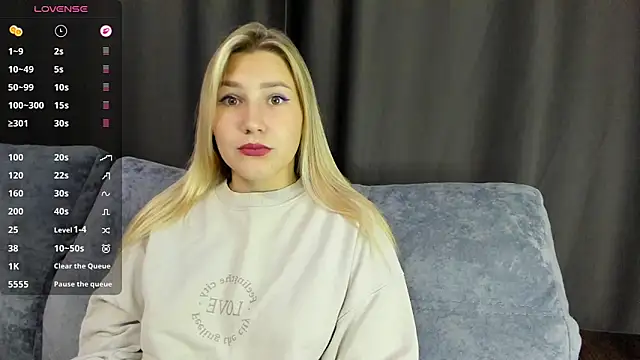 Snapshot of And1sa chatting on September 17, 12:47 pm And1sa online show from September 17, 12:47 pm