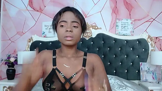 Snapshot of LindaBird chatting on September 22, 8:07 pm LindaBird online show from September 22, 8:07 pm