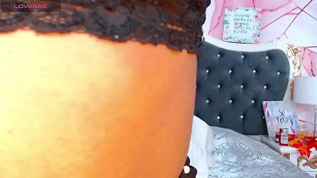 Snapshot of LindaBird chatting on October 1, 8:14 pm LindaBird online show from October 1, 8:14 pm