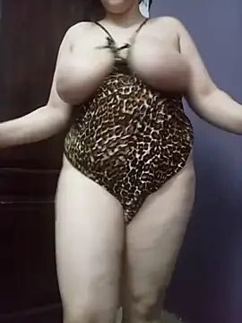 Snapshot of elnotella chatting on October 29, 3:58 pm elnotella online show from October 29, 3:58 pm