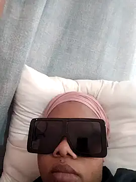 prettiechanti online show from October 25, 6:54 am