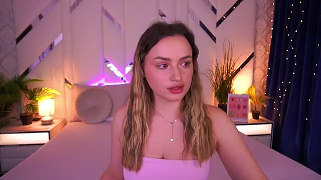 LindsieGreyy online show from February 12, 9:00 am