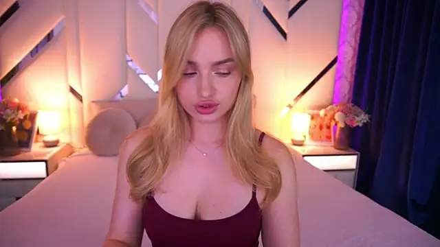LindsieGreyy online show from June 4, 11:47 am