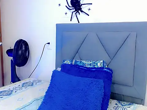 Snapshot of dominic_00 chatting on October 31, 9:52 pm dominic 00 online show from October 31, 9:52 pm