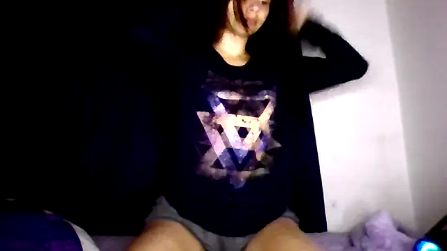 CHLOE ISABELL online show from April 18, 6:16 am