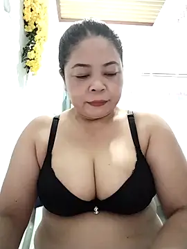 Baby-bigtits2024 online show from October 18, 1:36 pm