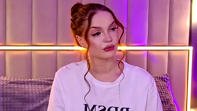 Snapshot of AlexaBright chatting on October 25, 4:58 pm AlexaBright online show from October 25, 4:58 pm