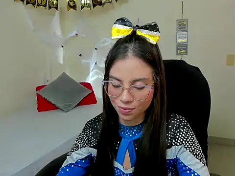 veronicamiller22 online show from October 28, 9:08 pm