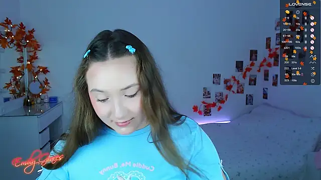 Snapshot of EmilyxxGraces chatting on October 30, 10:44 pm EmilyxxGraces online show from October 30, 10:44 pm