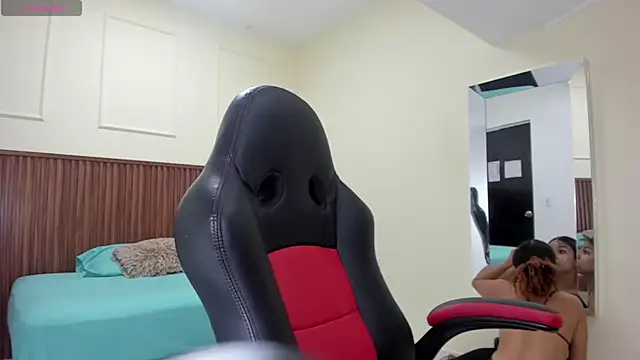 Snapshot of MELINAMARTINS chatting on October 4, 7:18 pm MELINAMARTINS online show from October 4, 7:18 pm