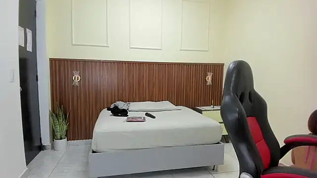 Snapshot of MELINAMARTINS chatting on September 23, 7:34 pm MELINAMARTINS online show from September 23, 7:34 pm